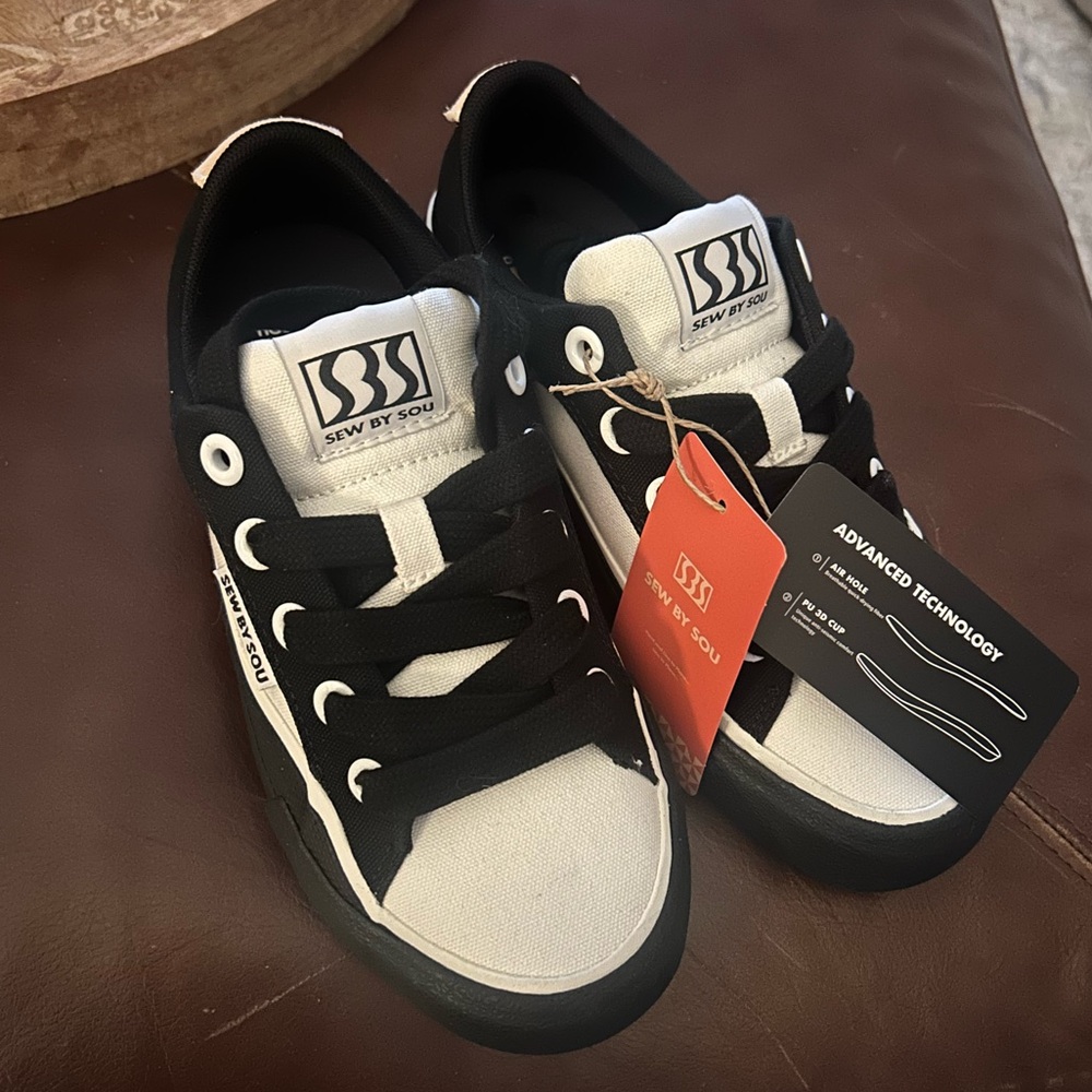 •NWT SEW BY SOU Unisex-Child Low Top Skate Shoes Size 6.5 Big Boy Black White